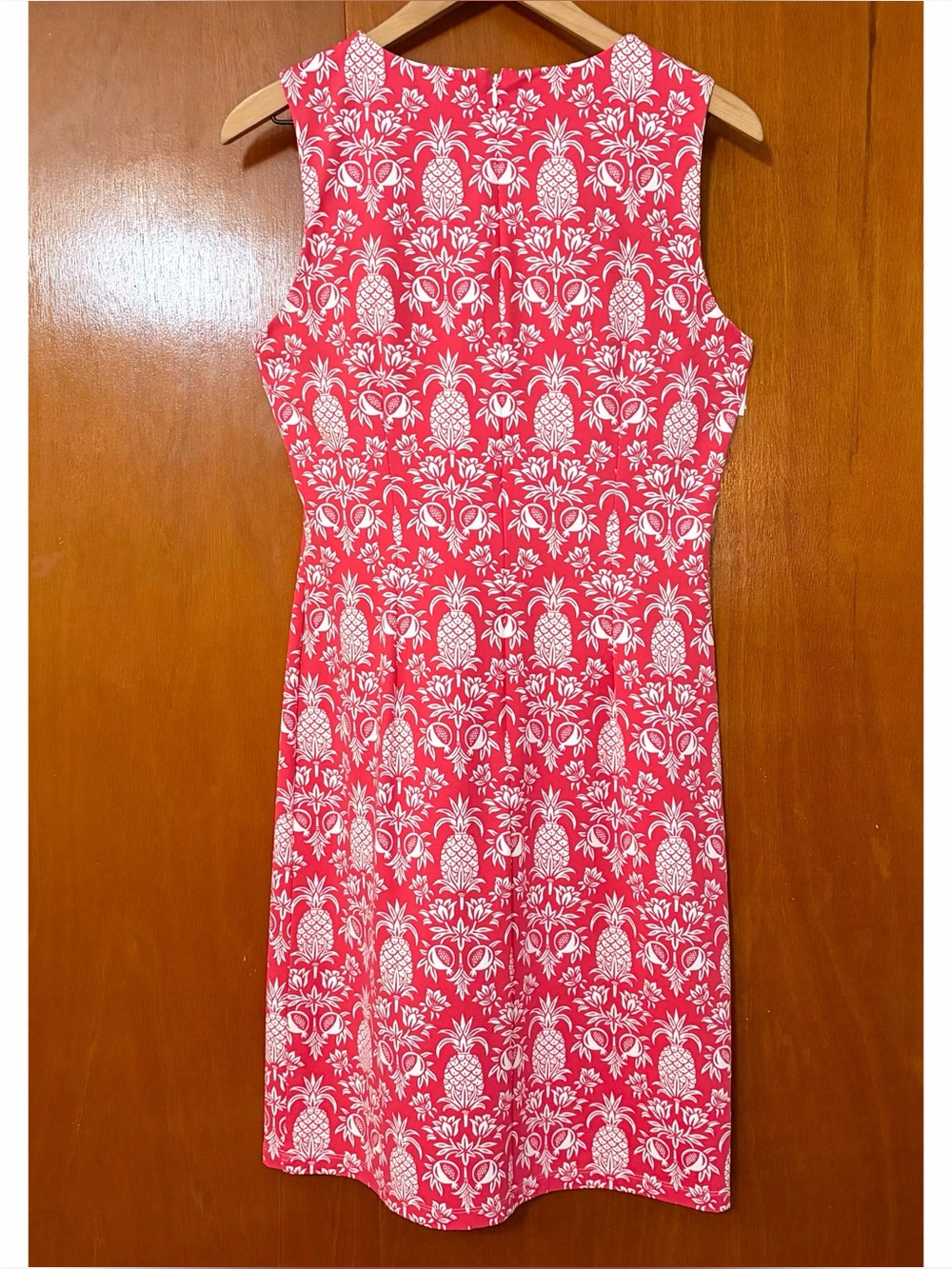 J. McLaughlin Sleeveless Dress Catalina Cloth
Red Pineapple Print Sheath - Picture 6 of 11